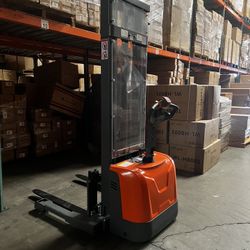 Powered Forklift Full Electric Walkie Stacker 3300lbs Cap. Straddle Legs.118" lifting