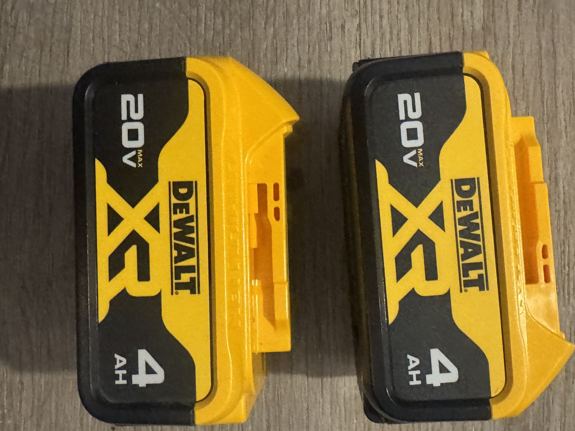 DeWalt 20V MAX XR DCB204 4 Ah Lithium-Ion Battery
