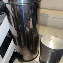 Clean Trash Bin/Garbage Can