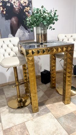 Pub Glass an gold table