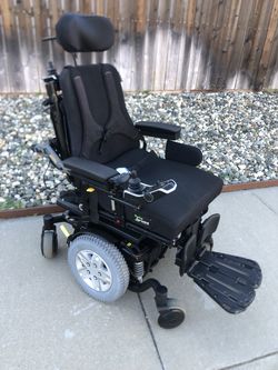 The Quantum Q6 Edge W/ Attendant Joystick Power Tilt & Recline $600