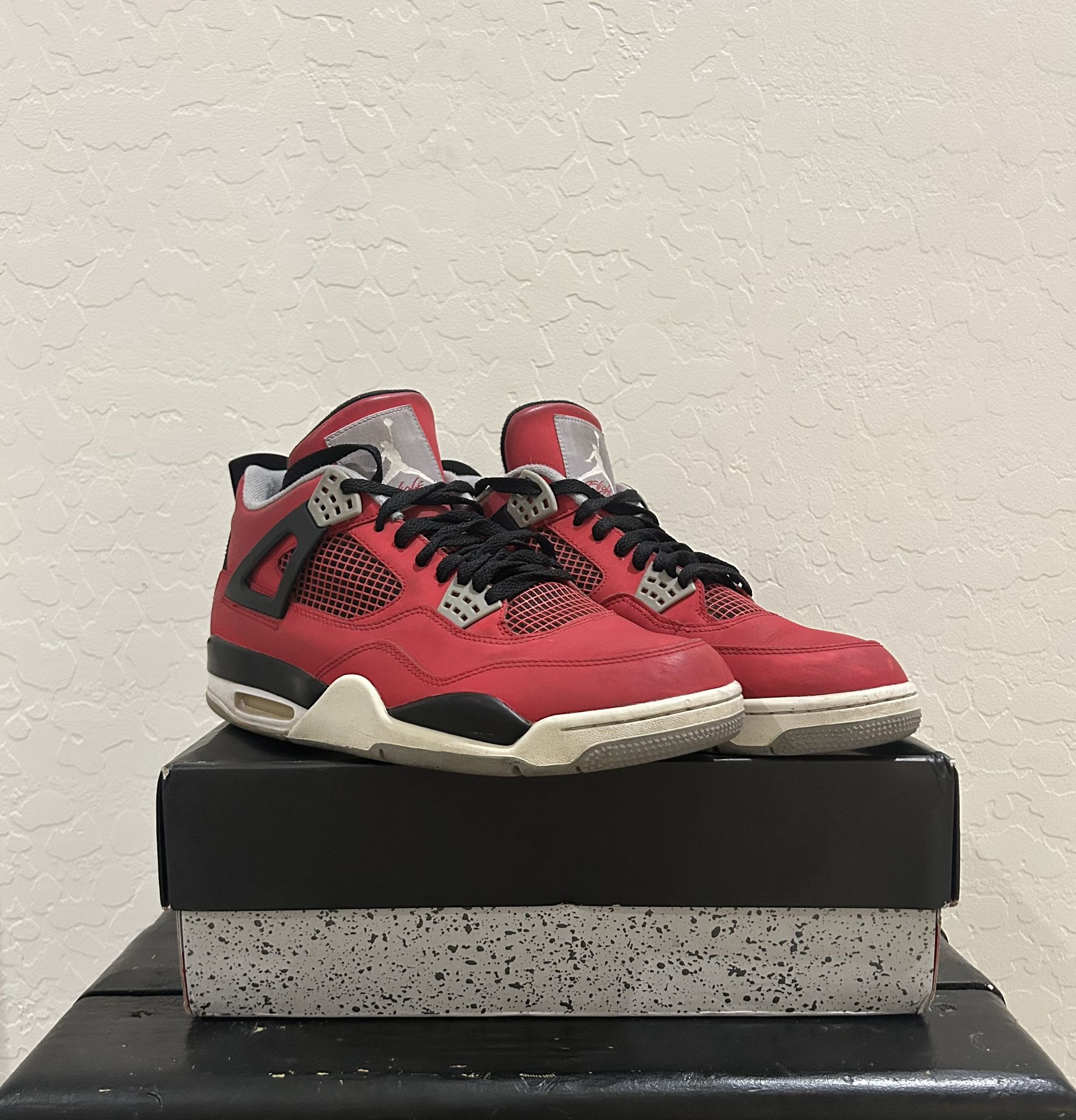 Jordan 4 Toro