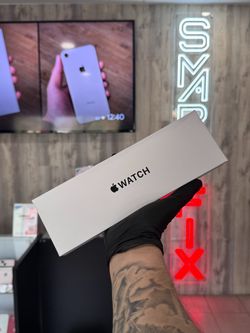 Brand New Apple Watch SE 2nd GEN GPS + Cellular - Starlight (Unlocked) + Warranty