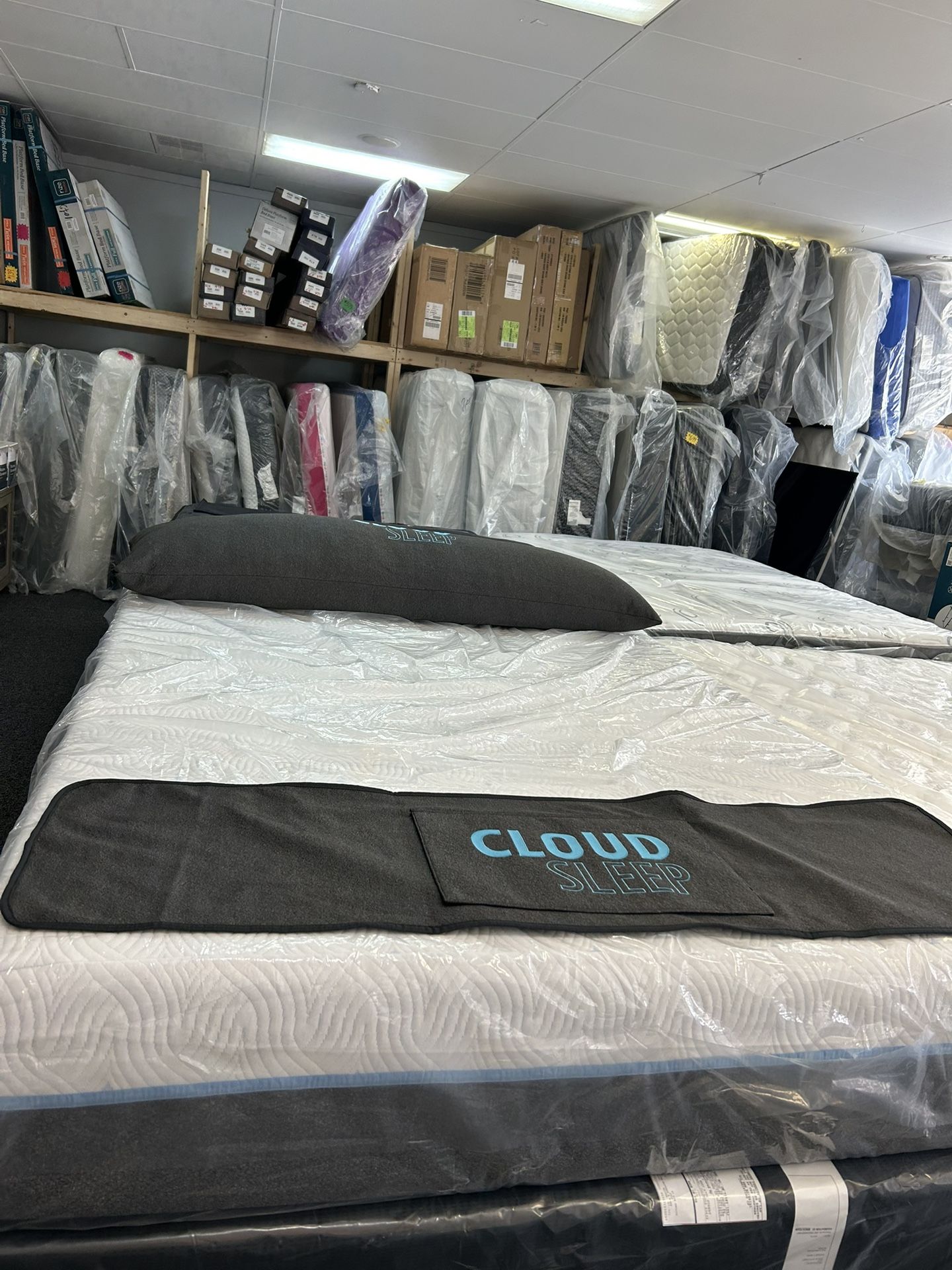 Brand New- Queen 13” Visco gel Hybrid Mattress