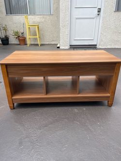 Lift-Top Coffee Table w/ Hidden Storage
