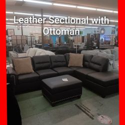 ✨ Clearance Sectional With Ottoman 