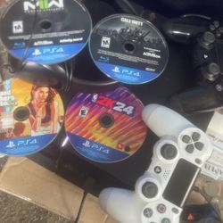 PS4 , 2 Controllers, 4 Games , Head Set 