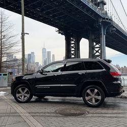 2015 jeep grand Cherokee overland Black on black panoramic sunroof  111k 4x4 fully loaded