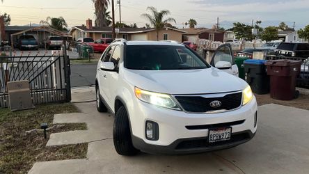 2014 Kia Sorento 2.4 LX - 4 cilindros.