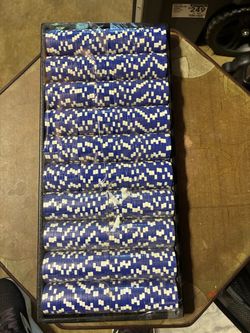 500  Blue and White Poker Chips with rack
