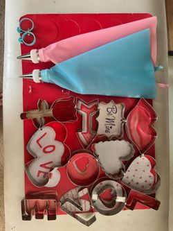 Valentine's Day Cookie Cutter Set with Piping Bags