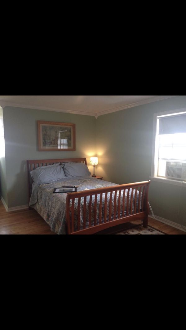 Queen Size Sleigh Bed Headboard And Footboard Frame Pecan Finish Queen Size Sleigh Bed Headboard And Footboard Frame Pecan Finish Great Condition