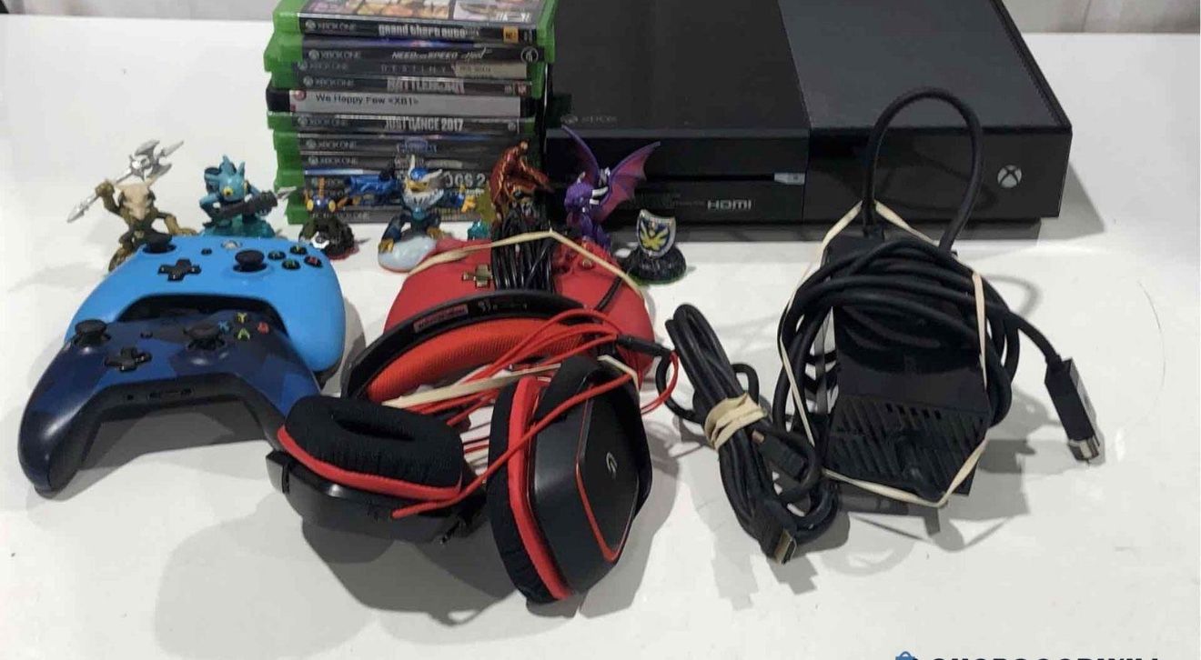 Tested Xbox One W/ 4 controllers & Headset  +  12 Games (3 Sealed!)