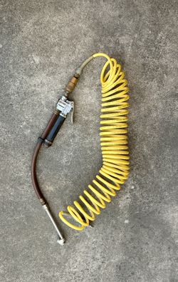 Coilhose Pneumatics Model N14 1/4” with attachments. $50 OBO