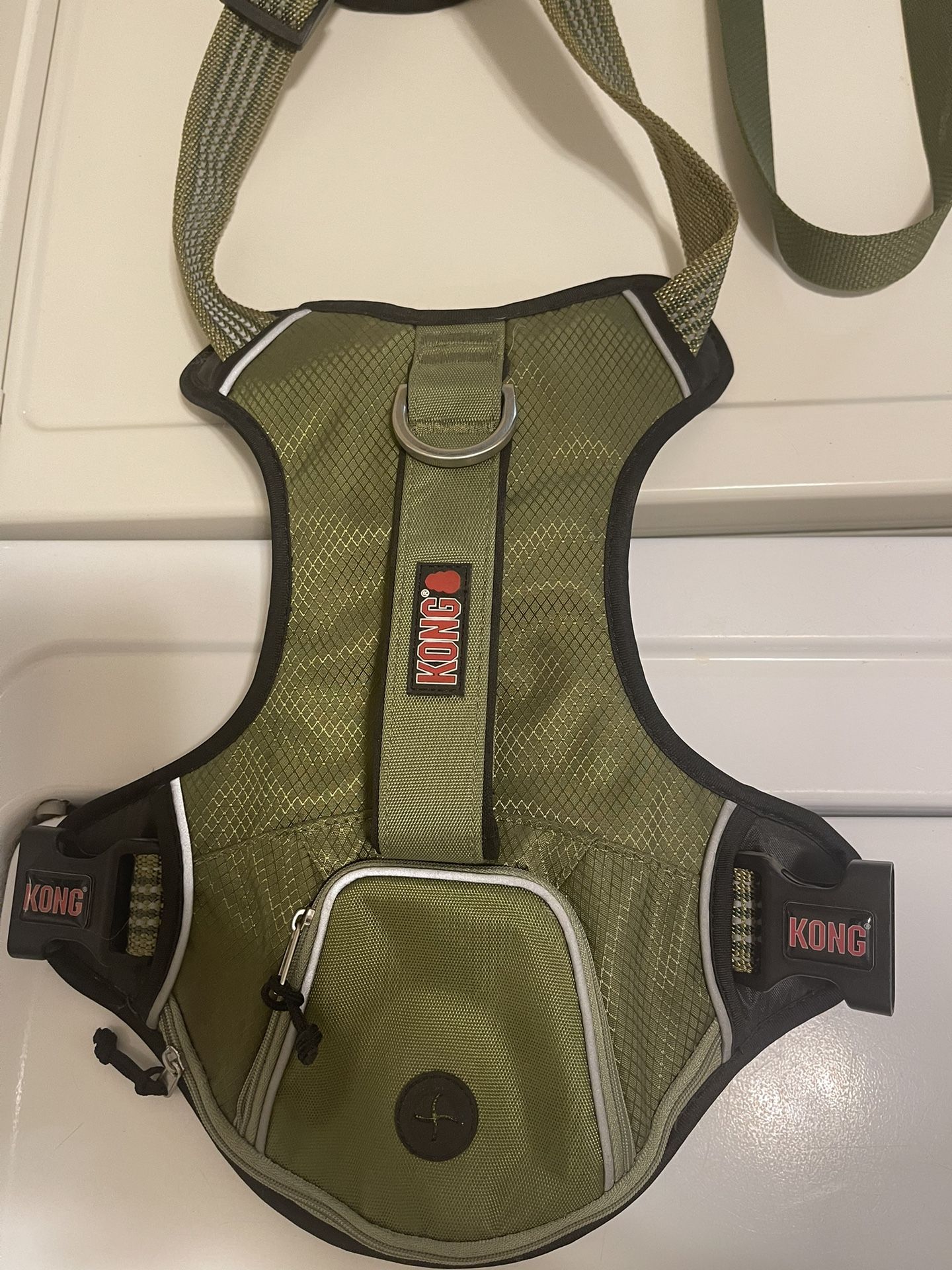 Kong Dog Harness Reflective Pocket Large Green for Sale in Merced CA OfferUp