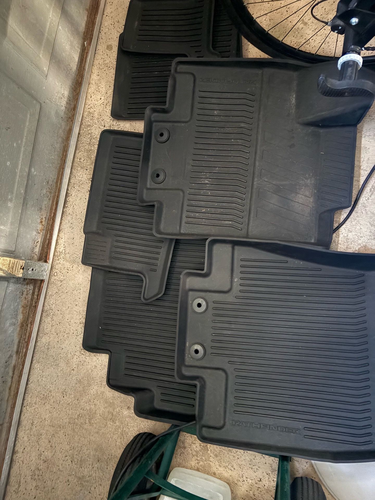 Full set of Nissan Pathfinder rubber rugs