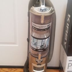 New Cond SHARK VACUUM With Attchments    WORKS EXCELLENT  , AMAZING POWER M