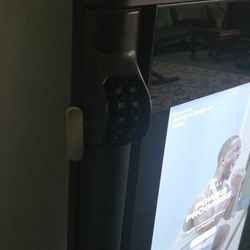 Tonal Gym The Pull Cables Needs to Be Fix 
Only the tonel and the bar included 
SOLD AS-IS 
Pick up in Sun Valley 


