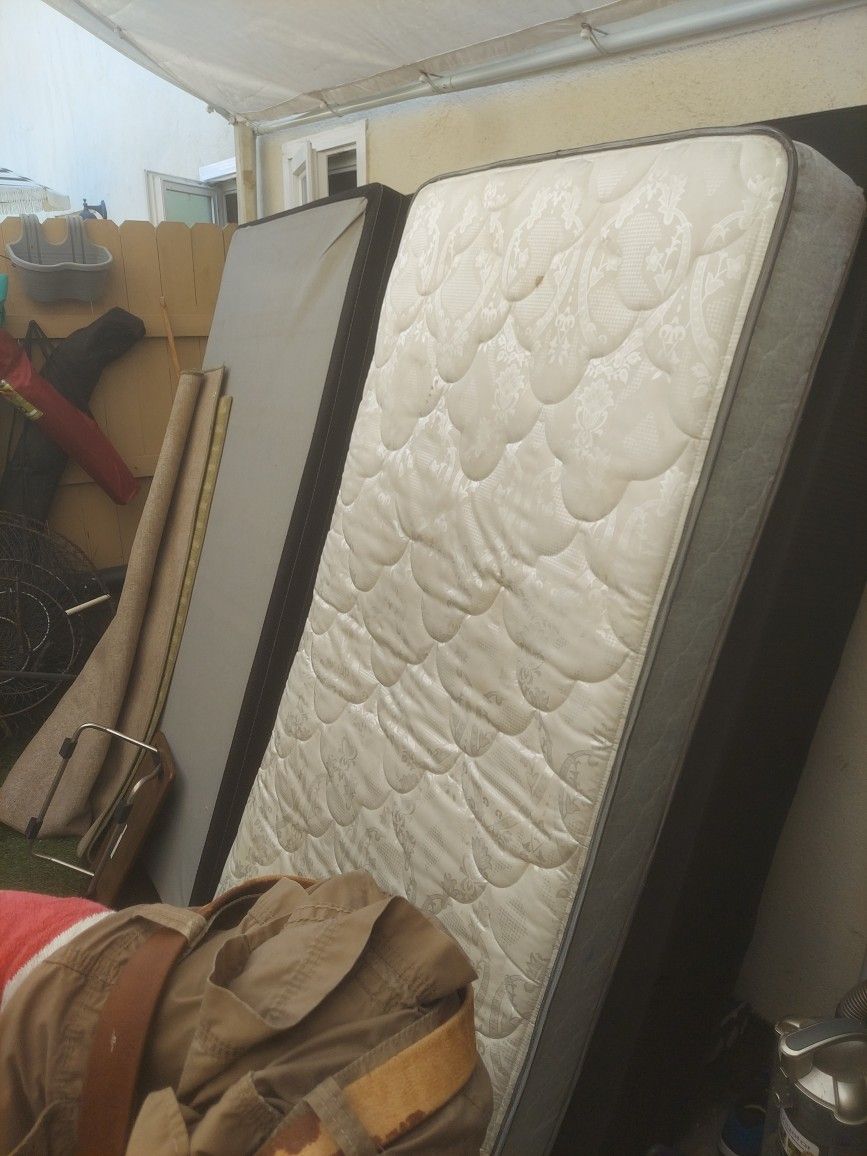 Single Bed With Matrees , Box Springs And Frame