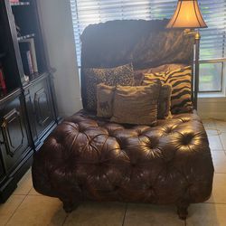 Tufted Leather Chaise lounge