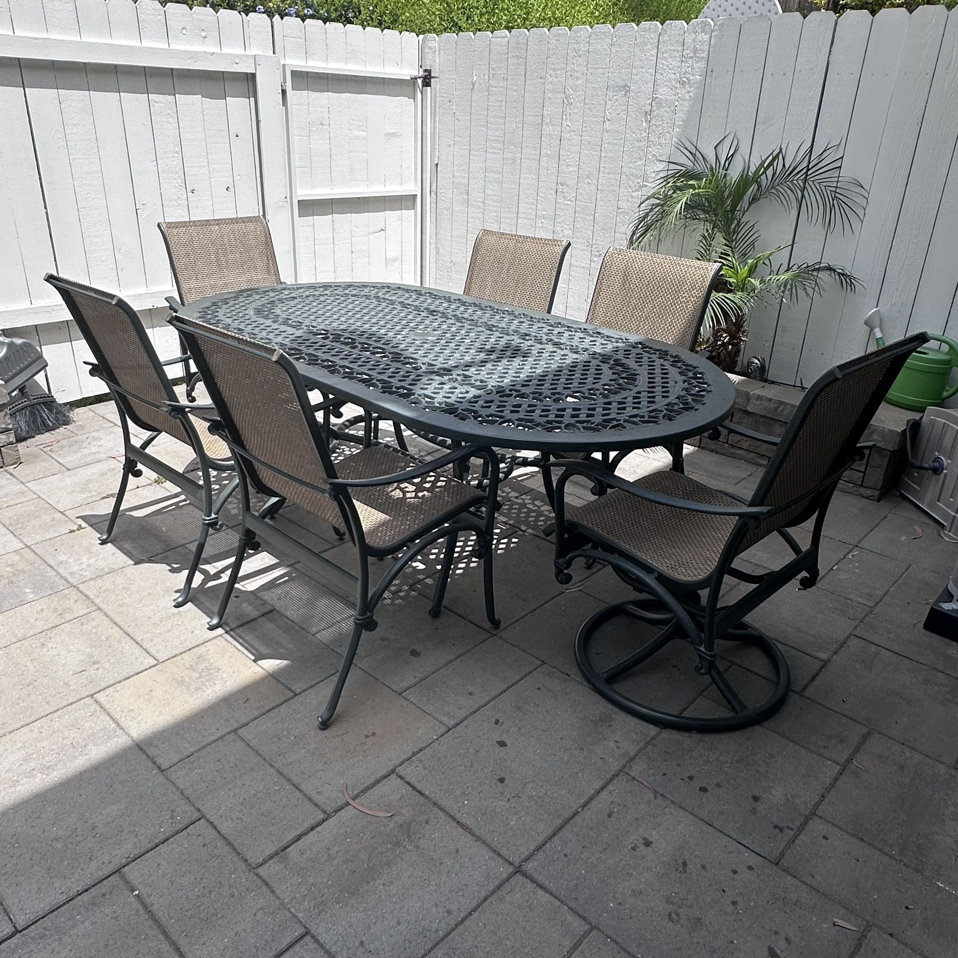 Gorgeous Patio Dining Set (Free Delivery 🚚)