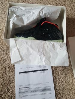 Yeezy foamposite size 9 new DS