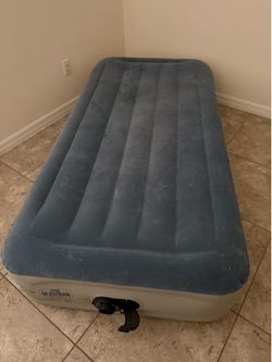 Blow up Air bed pump built in