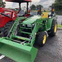 John Deere 3025E Utility Tractor With Loader 