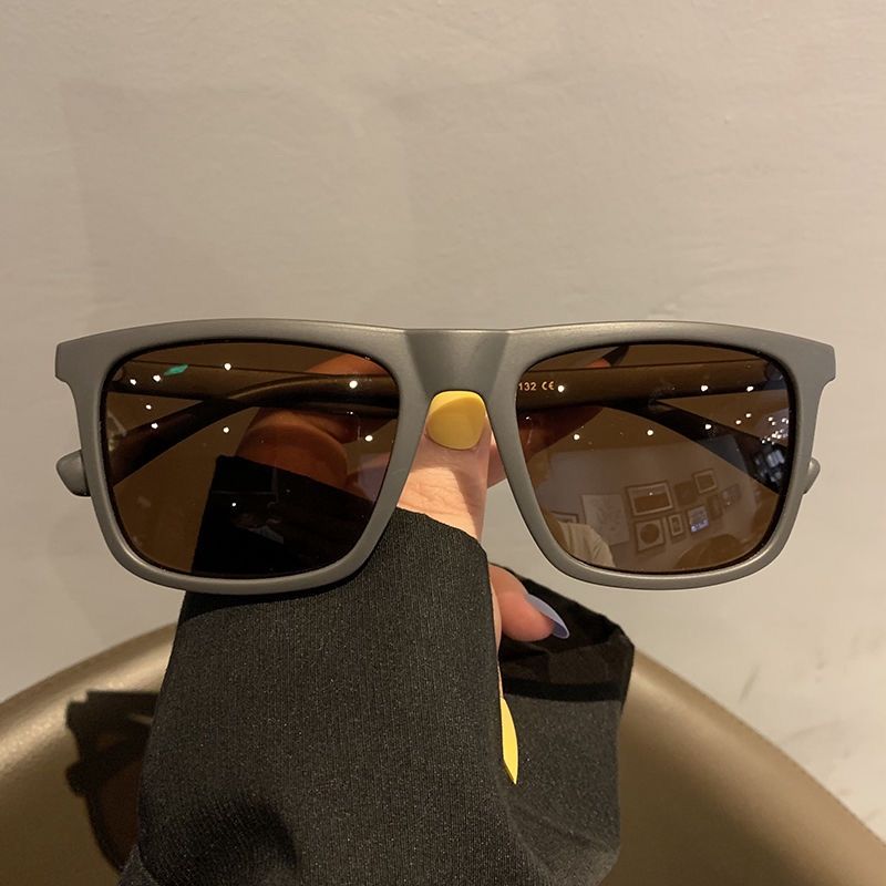 Korean version of retro personality anti-UV sunglasses female Internet celebrity street shooting avant-garde sunglasses driving glasses men‘s fashion