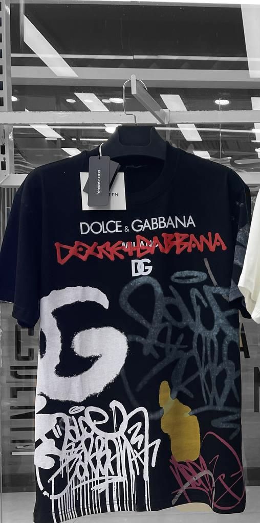 DolceGabana T Shirt.  Local Pick Up And Deliver Available. SIZE LARGE. 