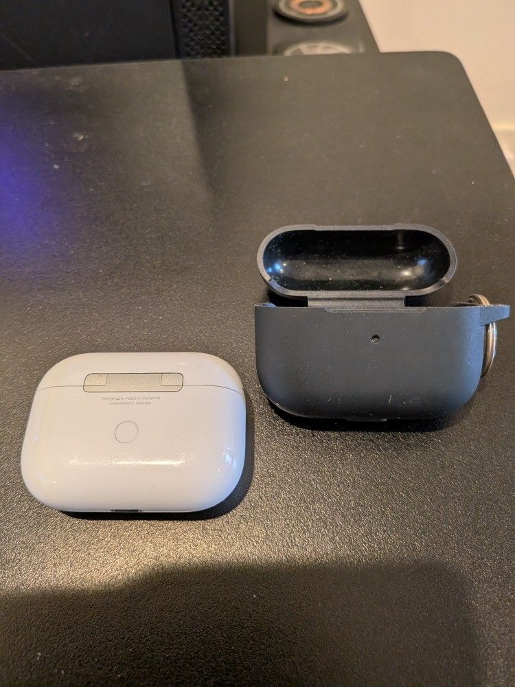 AirPods Pro Charging Case and Cover - Like New