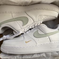 Nike Women's Air Force 1 07 Essential Sneaker