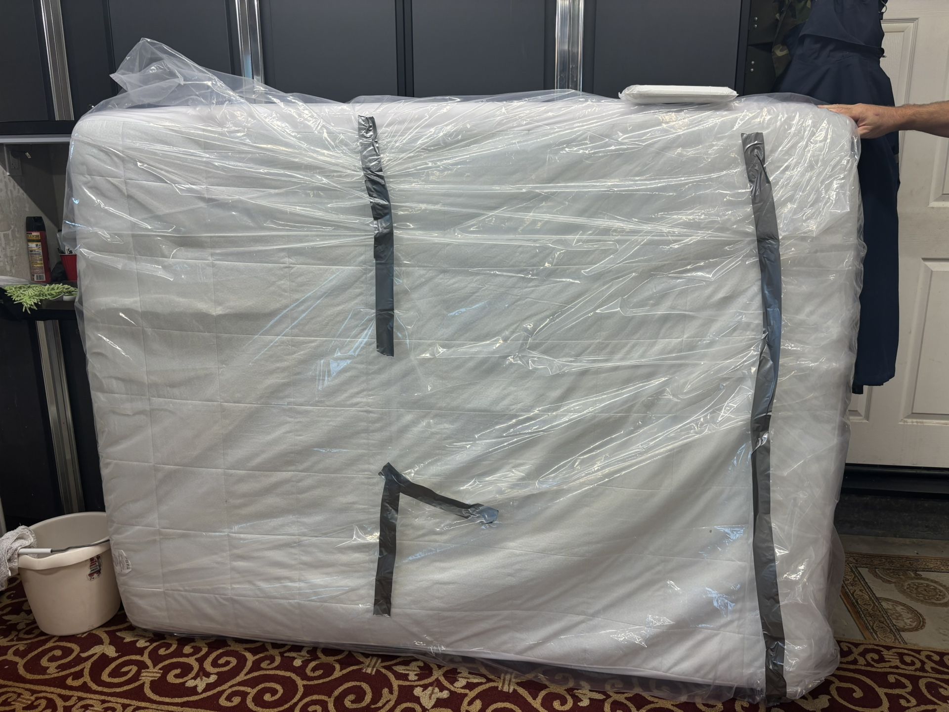 Queen Sized Casper Mattress & Box Spring - Great Condition