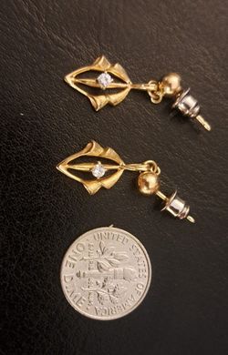 14k yellow gold diamond earrings with platinum backs