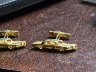 Gold Impala Cufflinks 