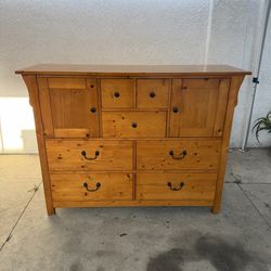 9 drawer solid wood dresser ! Free delivery