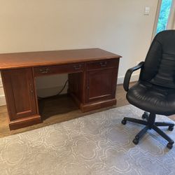 FREE Haverty’s Desk & Chair