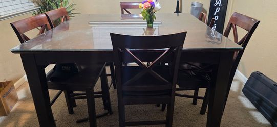 Six cedar table with a glass top and removable https://offerup.com/redirect/?o=bWlkZGxlLk5v chairs included