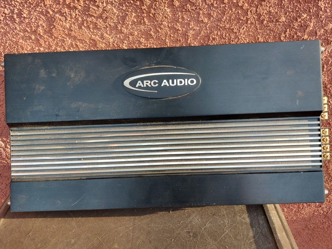 AMPLIFICADOR AMPLIFIER ARC AUDIO 5 CHANELS GOOD CONDICIÓN ABLO ESPAÑOL 