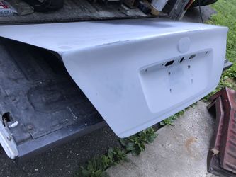 2005 Toyota Camry trunk lid for sale..