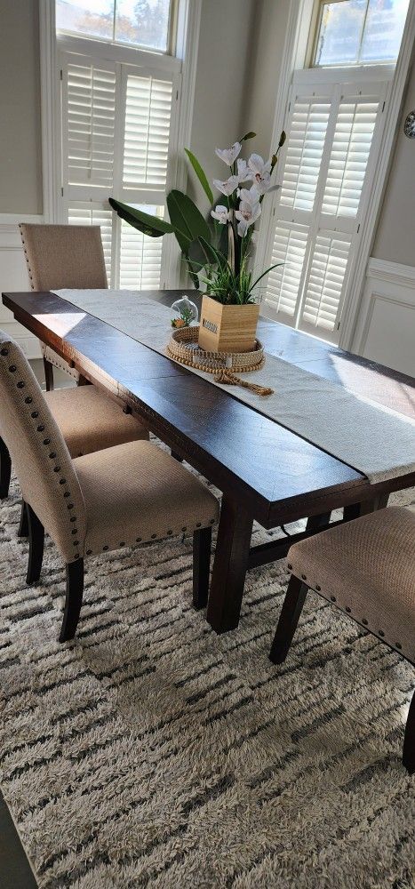 Beautiful Pure Wood Dinning Table Set For 6 With Bench