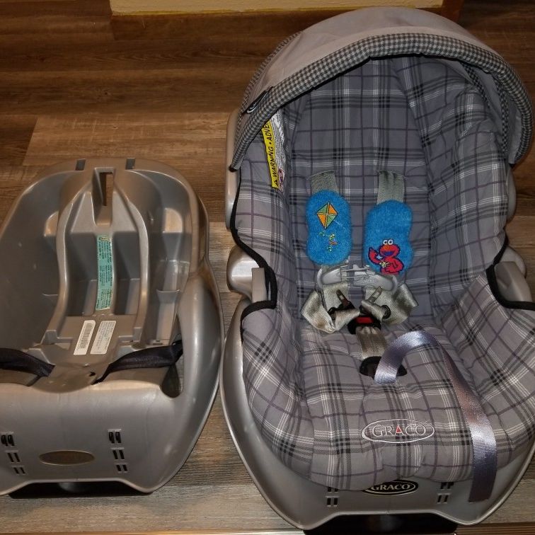 Infant Car Seat With 2 Bases (Make Offer)