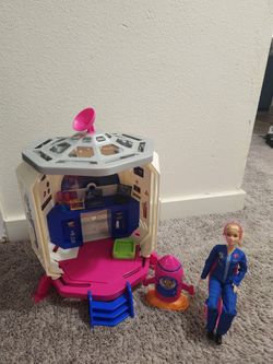 Barbie Space Discovery Space Station