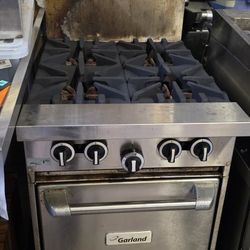 GARLAND 4 BURNER GAS STOVE WITH OVEN