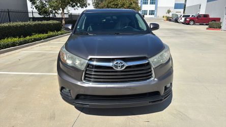 2016 Toyota Highlander LE Plus Sport Utility 4D