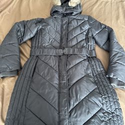 Women's insulated jacket, size M, removable hood, in excellent condition!