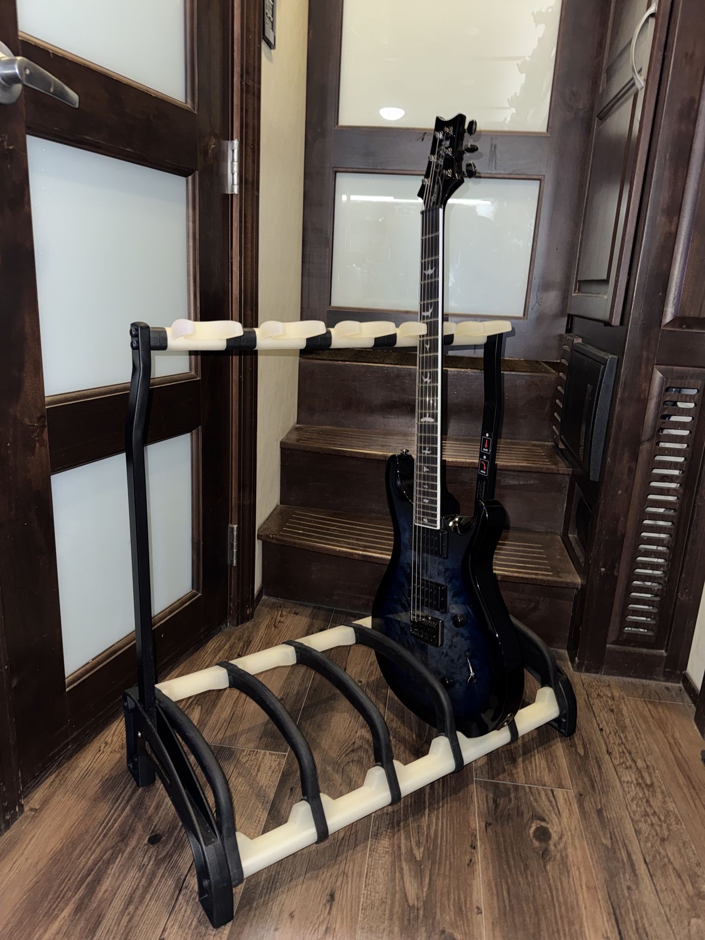 K&M 17525 Guardian 5 Electric Guitar Rack - Black with Translucent Supports