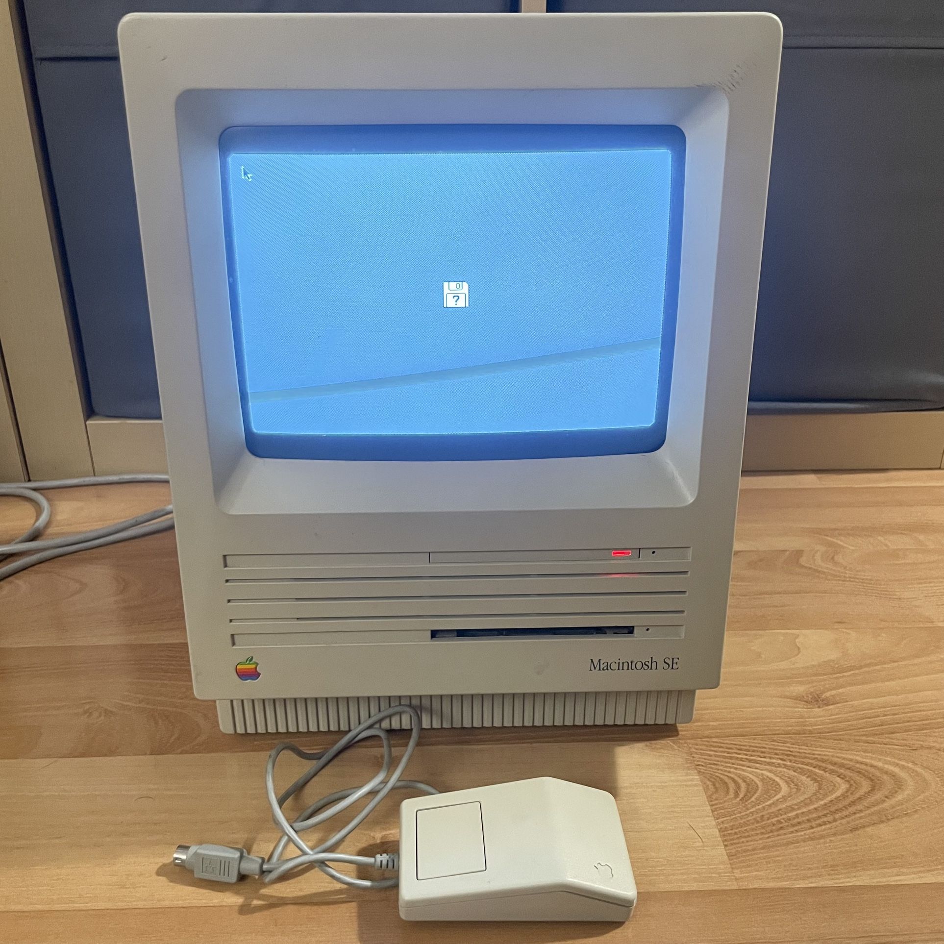 Apple Macintosh SE M5011 with Mouse