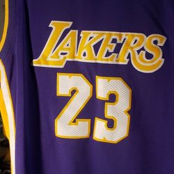 LAKERS  23  NIKE BRAND SZ. 52  X.LARGE