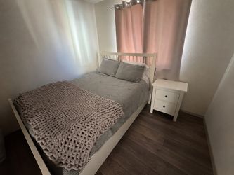 Queen bedroom set